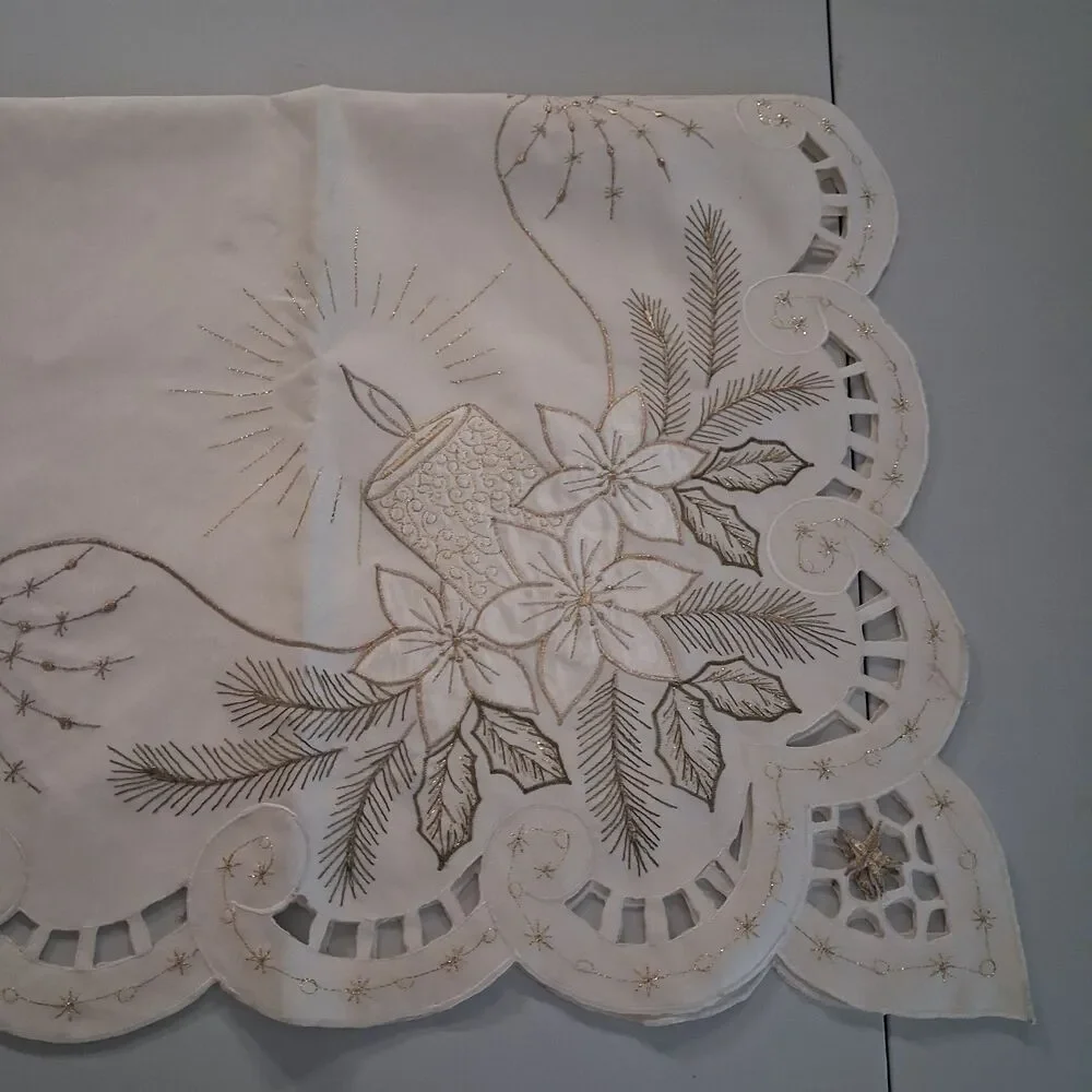 Vintage Christmas Tablecloth 33